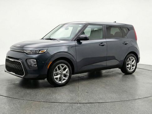 Used 2025 Kia Soul LX w/ LX Technology Package FWD image 3