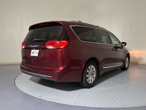 Used 2019 Chrysler Pacifica Touring-L FWD image 7