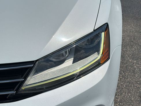 Used 2017 Volkswagen Jetta SE FWD image 10