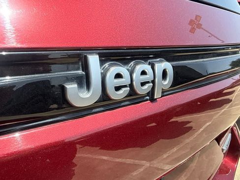 Used 2022 Jeep Grand Cherokee Laredo X RWD image 5