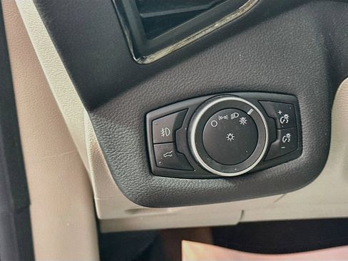 Used 2018 Ford Escape SEL w/ Ford Safe & Smart Package FWD image 10