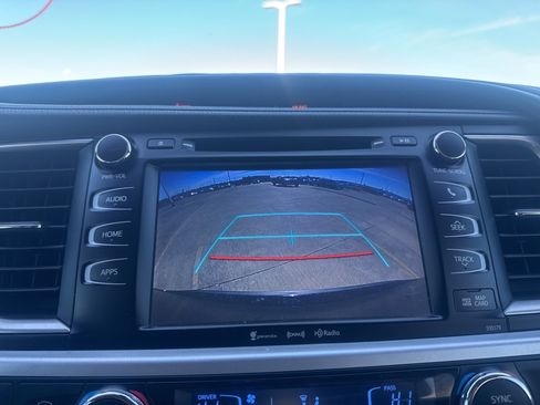 Used 2018 Toyota Highlander XLE image 36