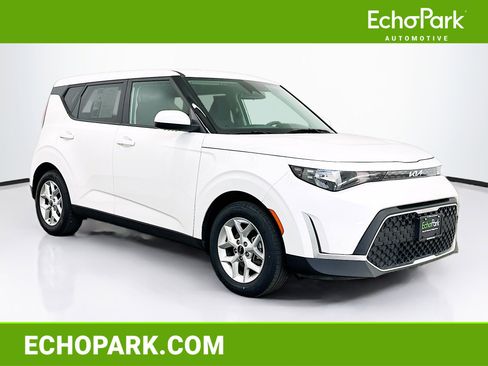 Used 2025 Kia Soul LX w/ LX Technology Package FWD image 1
