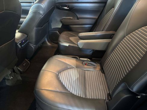 Used 2021 Toyota Highlander XSE image 13