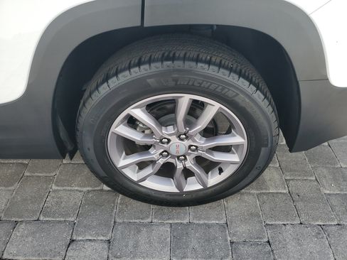 Certified 2023 GMC Terrain SLT FWD image 8