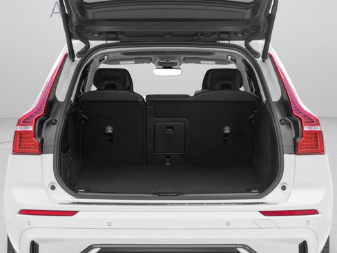 Used 2023 Volvo XC60 B5 Ultimate w/ Climate Package FWD image 14