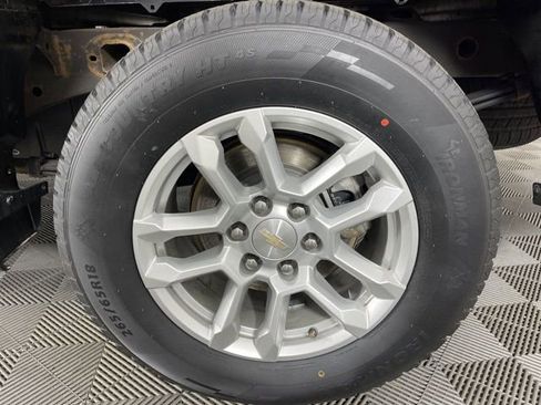 Used 2023 Chevrolet Silverado 1500 LT AWD/4WD image 14