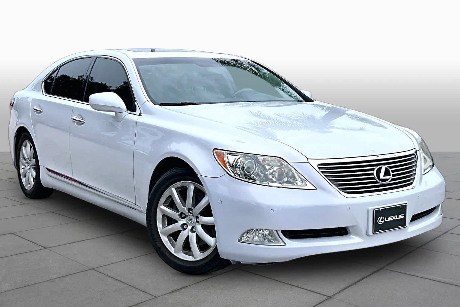 Used 2008 Lexus LS 460 RWD image 2