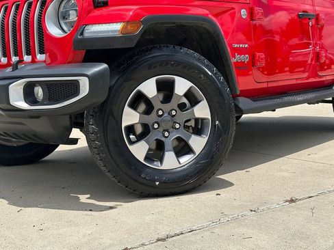 Used 2022 Jeep Wrangler Unlimited Sahara w/ LED Lighting Group AWD/4WD image 3