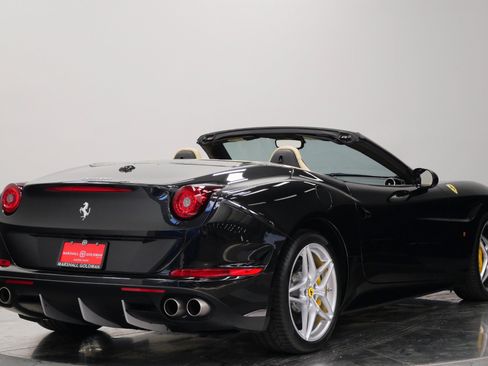 Used 2015 Ferrari California T RWD image 9