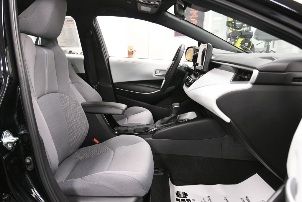 Used 2023 Toyota Corolla SE w/ Carpet Mat Package (TMS) FWD image 24