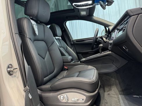 Certified 2025 Porsche Macan Turbo image 26