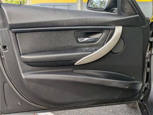 Used 2018 BMW 320i Sedan w/ Convenience Package image 9
