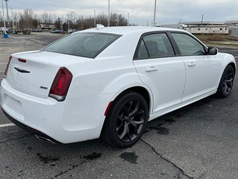 Used 2022 Chrysler 300 Touring L image 5