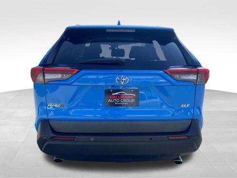Used 2021 Toyota RAV4 XLE image 3