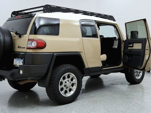 Used 2013 Toyota FJ Cruiser Base image 11