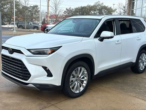 New 2026 Toyota Grand Highlander Platinum image 2