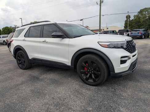 Certified 2022 Ford Explorer ST w/ Equipment Group 401A AWD/4WD image 2