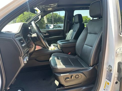 Used 2023 GMC Yukon SLT w/ SLT Luxury Package AWD/4WD image 18