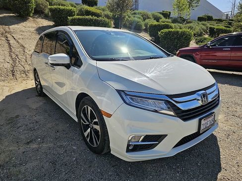 Used 2018 Honda Odyssey Elite image 4
