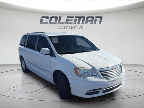 Used 2013 Chrysler Town & Country Touring image 8