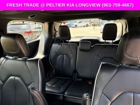 Used 2025 Chrysler Pacifica Limited FWD image 12
