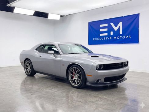 Used 2016 Dodge Challenger SRT w/ Technology Group RWD image 1