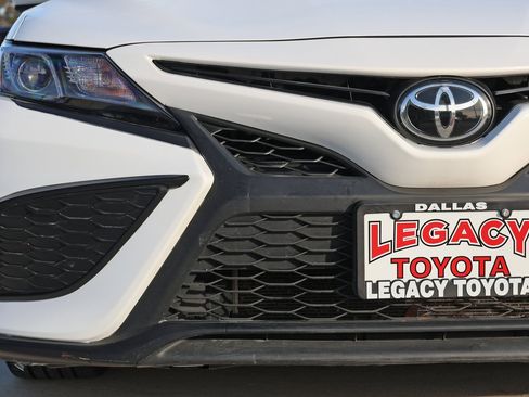Used 2021 Toyota Camry SE image 11