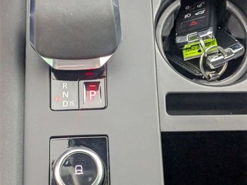 Used 2023 Land Rover Discovery S image 23