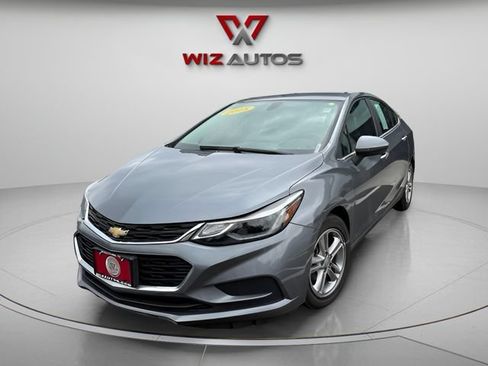 Used 2018 Chevrolet Cruze LT FWD image 1