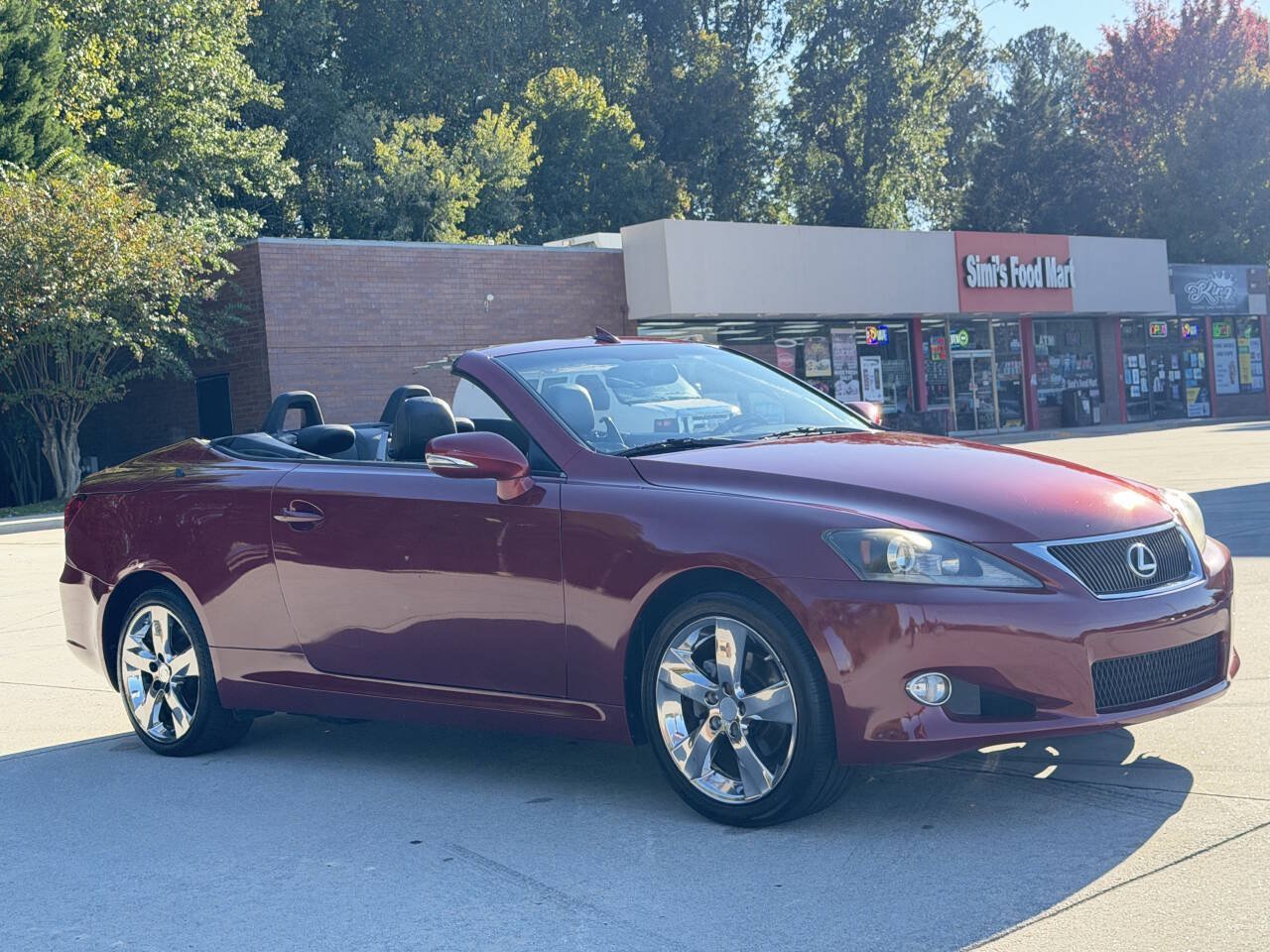 Used 2010 Lexus IS 250C w/ Luxury Pkg RWD image 3