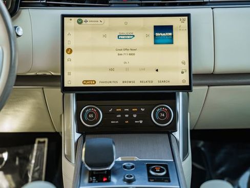 Used 2023 Land Rover Range Rover SE image 24