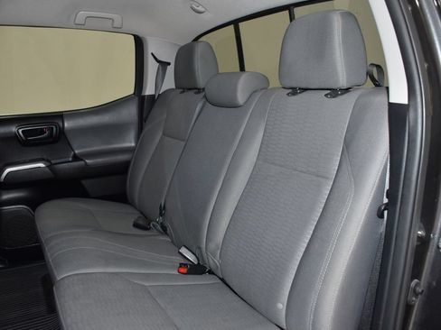 Used 2018 Toyota Tacoma SR5 AWD/4WD image 27