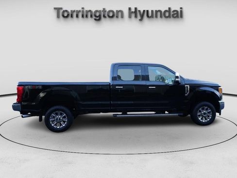 Used 2017 Ford F250 Lariat w/ Chrome Package image 8
