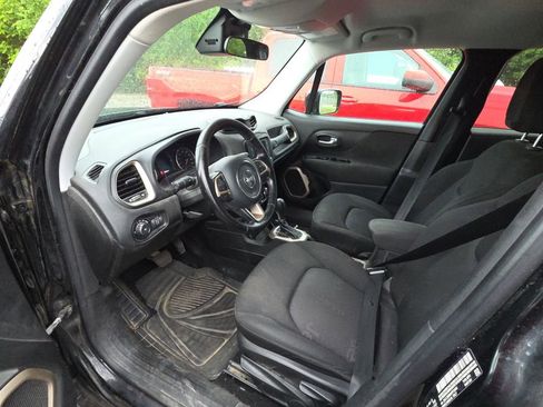 Used 2017 Jeep Renegade Latitude AWD/4WD image 8