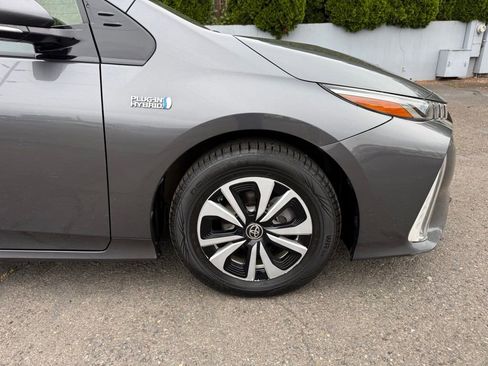 Used 2017 Toyota Prius Prime Plus FWD image 9