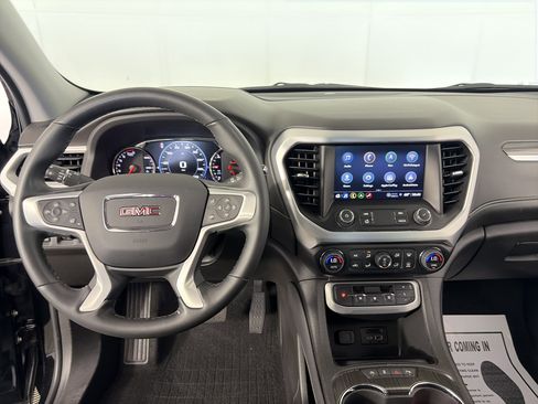 Used 2023 GMC Acadia SLT w/ Technology Package AWD/4WD image 3