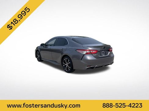 Used 2018 Toyota Camry SE FWD image 3