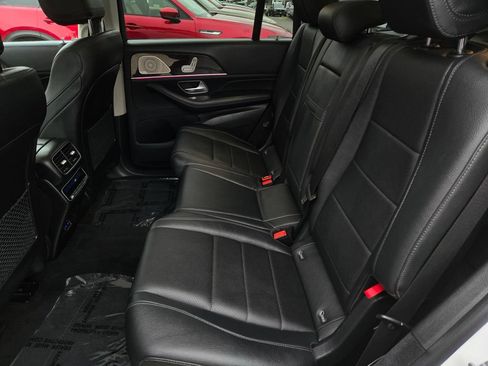Used 2024 Mercedes-Benz GLS 450 4MATIC image 13