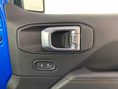 Used 2022 Jeep Wrangler Unlimited Sahara AWD/4WD image 39