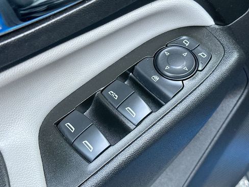 Used 2024 Chevrolet Equinox LS w/ Sport Edition image 18