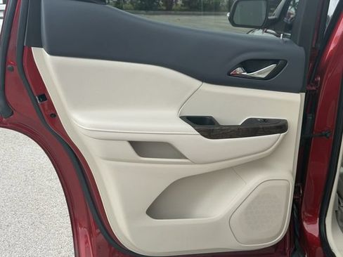 Used 2023 GMC Acadia Denali w/ Denali Ultimate Package FWD image 33