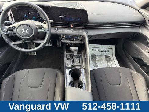 Used 2025 Hyundai Elantra SEL FWD image 21