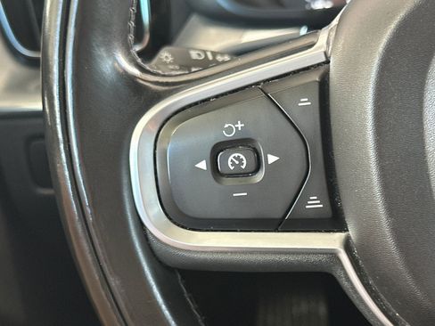 Used 2018 Volvo XC60 T6 Momentum w/ Convenience Package AWD/4WD image 28
