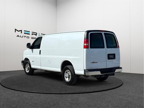 Used 2017 Chevrolet Express 2500 RWD image 7