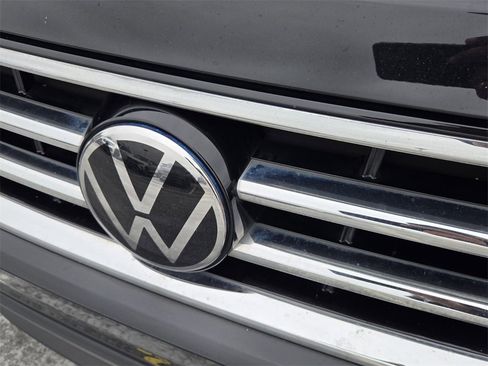 Used 2023 Volkswagen Tiguan SE image 11