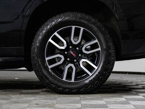 Used 2023 GMC Yukon AT4 image 43