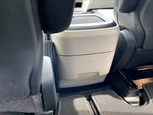 Used 2020 Chrysler Pacifica Limited image 34