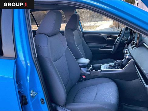 Used 2020 Toyota RAV4 XLE w/ Convenience Package image 8