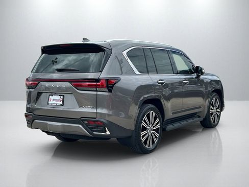 Used 2025 Lexus LX 700h Luxury image 5